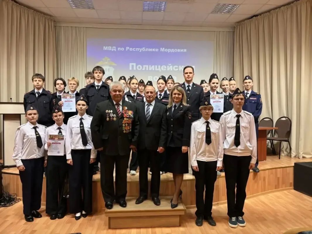 В преддверии профессионального праздника: «Полицейская волна» собрала юных кадетов В преддверии профессионального праздника: «Полицейская волна» собрала юных кадетов