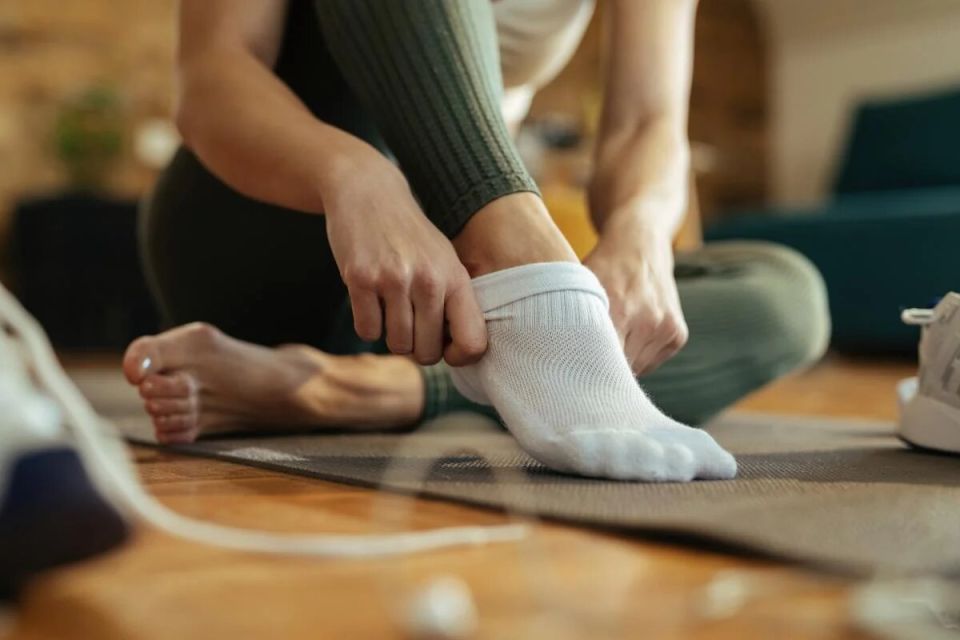 Легкие способы вернуть белизну вашим носкам