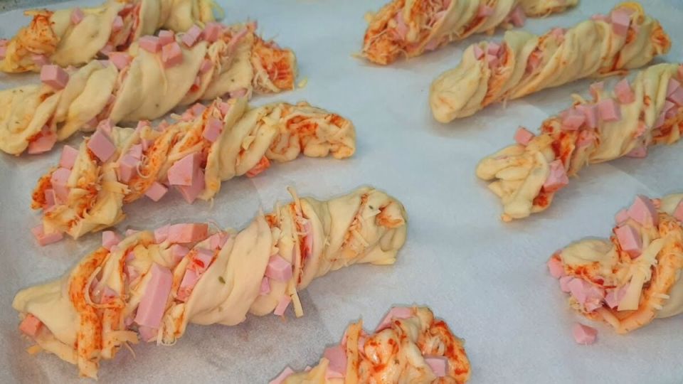 Как приготовить мини-пиццы и вкусные булочки: универсальное тесто для всей семьи