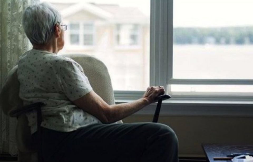 Как преодолеть одиночество на пенсии: советы и стратегии