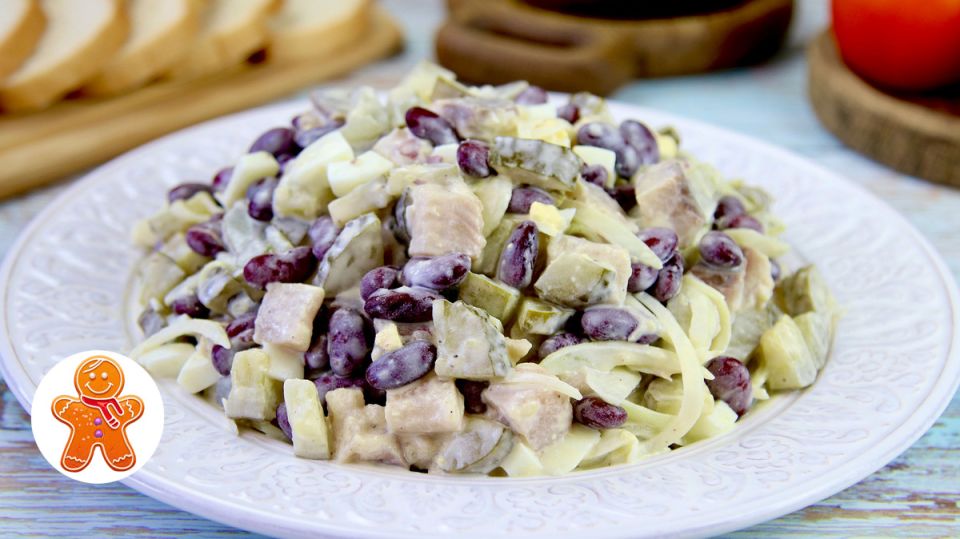 Уникальный салат из фасоли и сельди для всех любителей быстрой кулинарии