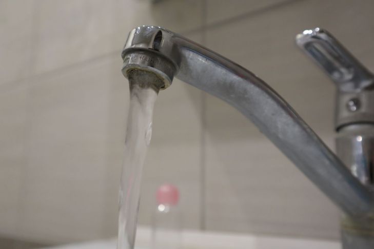 Как избавиться от пятен на кране: хитрость продвинутых хозяек