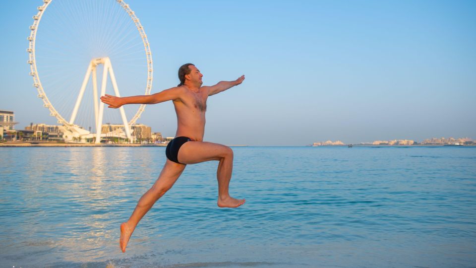 Брифы, слипы и хипсы: какие пляжные плавки в моде летом 2024 — ценные советы по выбору