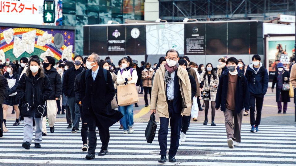 «Ходят в масках и болеют меньше»: россиян призвали приглядеться к японцам