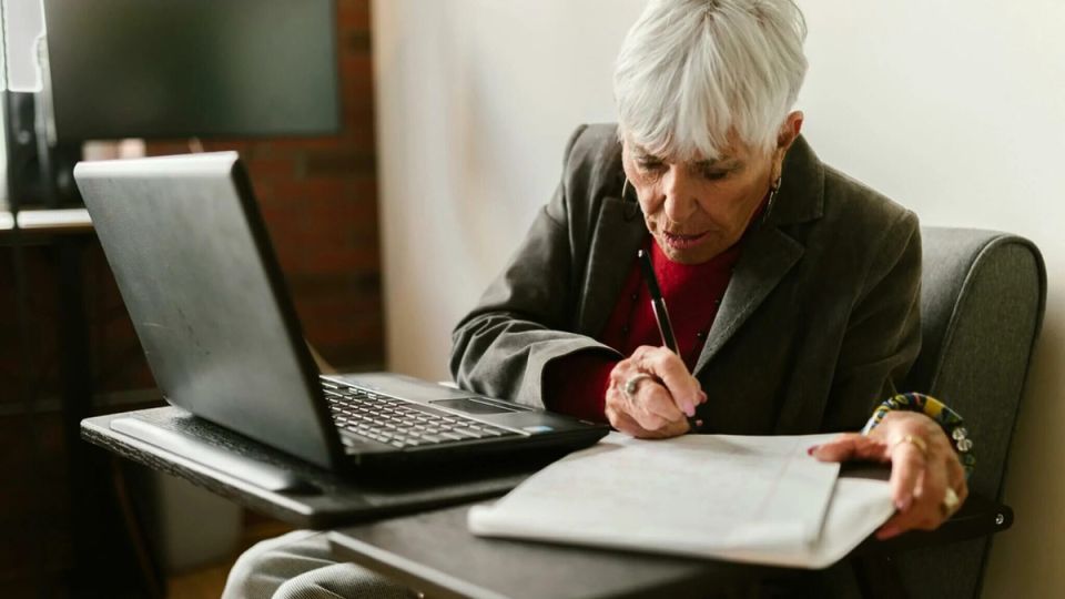 Пенсионеры на рынке труда: важные нюансы о трудоустройстве и уведомлениях