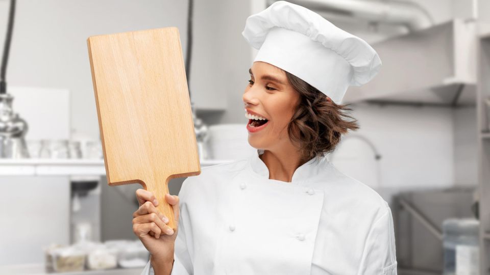 Повара выдали секрет: вот чем обработать доску, чтобы она прослужила вдвое дольше