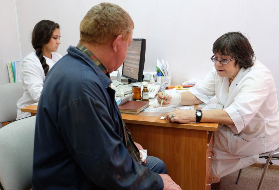 Ваш полис ОМС: бесплатные анализы и защита прав пациента