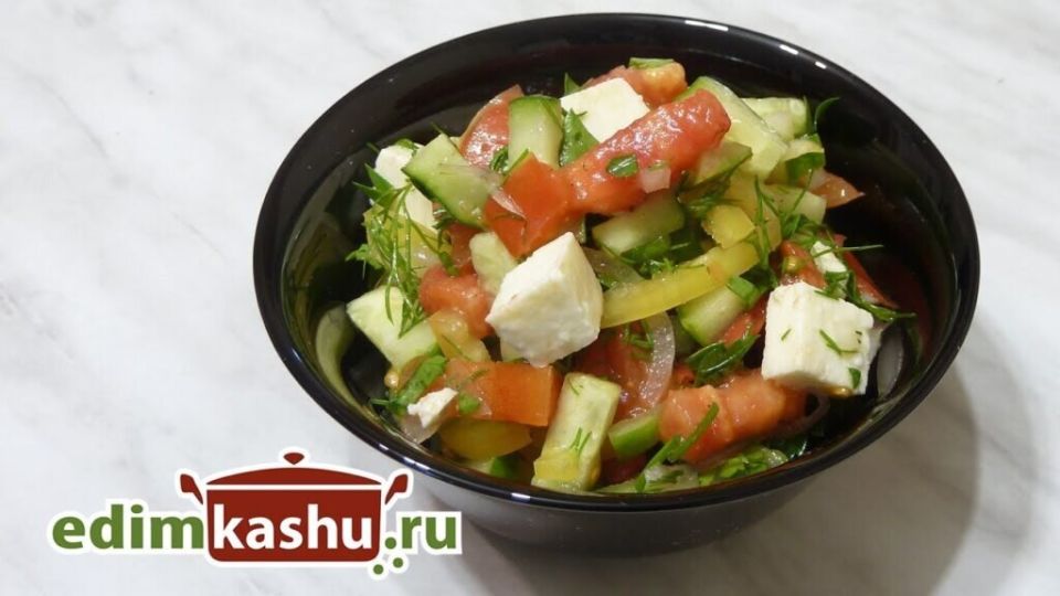 Салат из помидоров, огурцов и болгарского перца