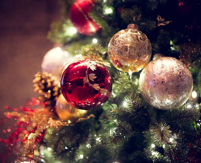 Драконов год на елке в гармонии: неожиданные запреты и светлый дизайн