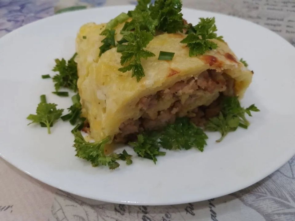 Нежный картофельный рулет с мясом: идеальное блюдо для любого стола