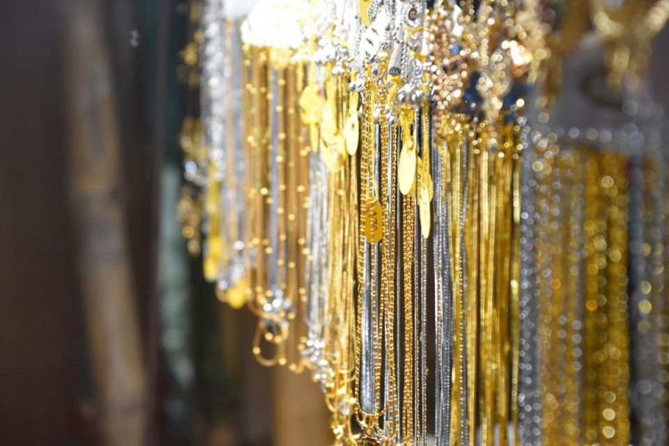 Золото и серебро: как создать стильный образ без предрассудков