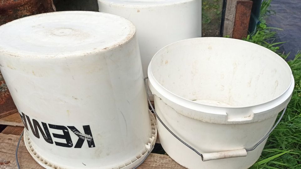 Креативные проекты с пластиковыми ведрами: вдохновение для творчества